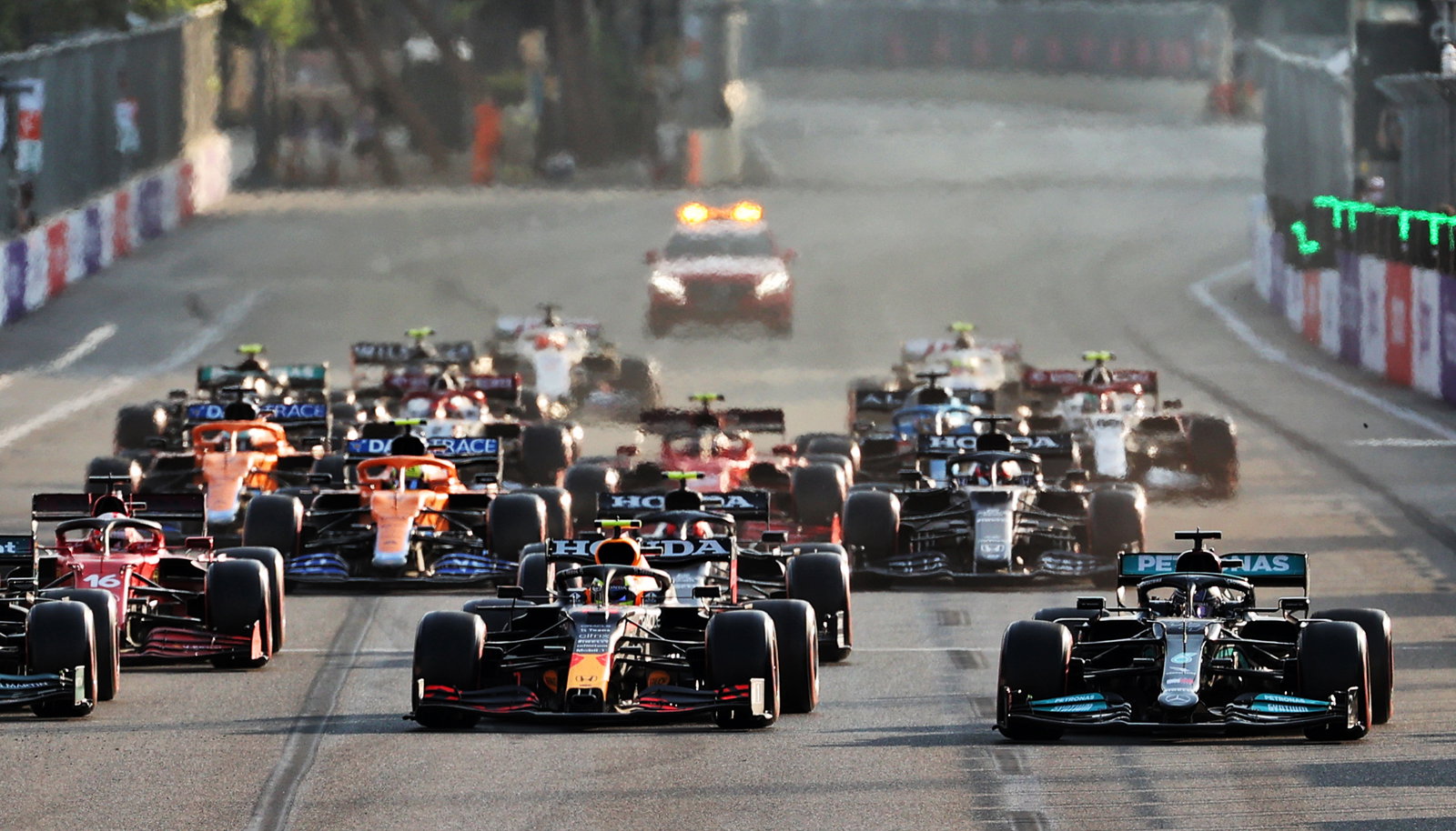 F1 Azerbaijan GP: Wolff left “destroyed” by Mercedes' ‘unacceptable’ performance
